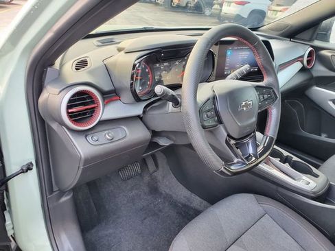 Certified 2024 Chevrolet Trax RS w/ Sunroof Package image 19