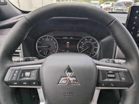 New 2026 Mitsubishi Outlander LE FWD image 24