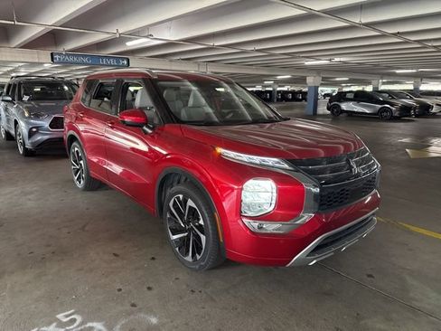 Used 2023 Mitsubishi Outlander SEL FWD image 2