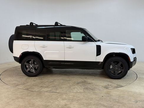 Used 2022 Land Rover Defender 110 X-Dynamic SE AWD/4WD image 8