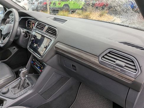 Used 2022 Volkswagen Tiguan SEL R-Line image 41