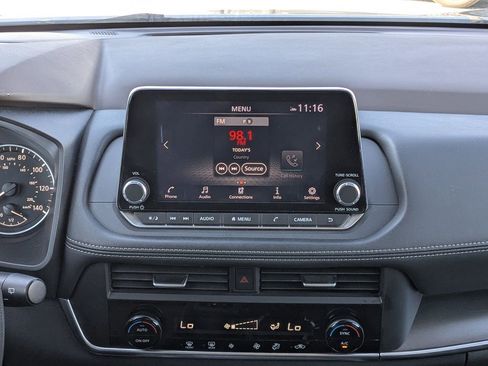 Used 2023 Nissan Rogue SV image 18