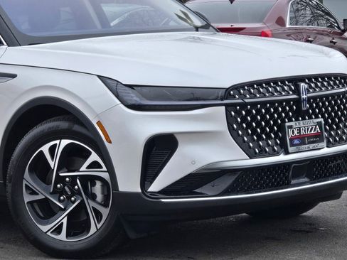 Used 2025 Lincoln Nautilus Premier w/ Equipment Group 102A image 2