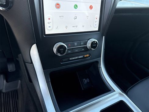 Used 2024 Ford Edge SEL image 28