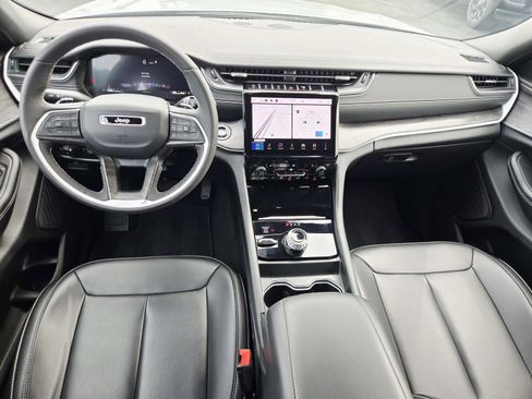 Used 2024 Jeep Grand Cherokee L Limited w/ Black Appearance Package image 10