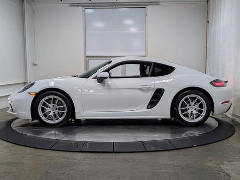 Used 2021 Porsche 718 Cayman image 6