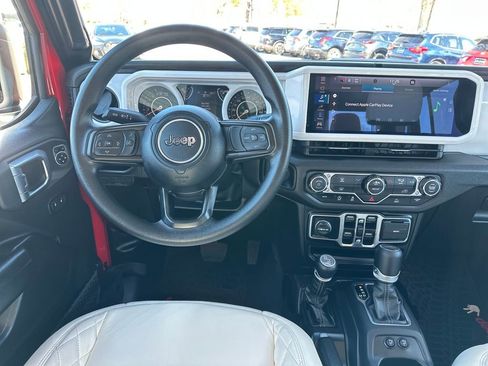 Used 2025 Jeep Gladiator Nighthawk image 2