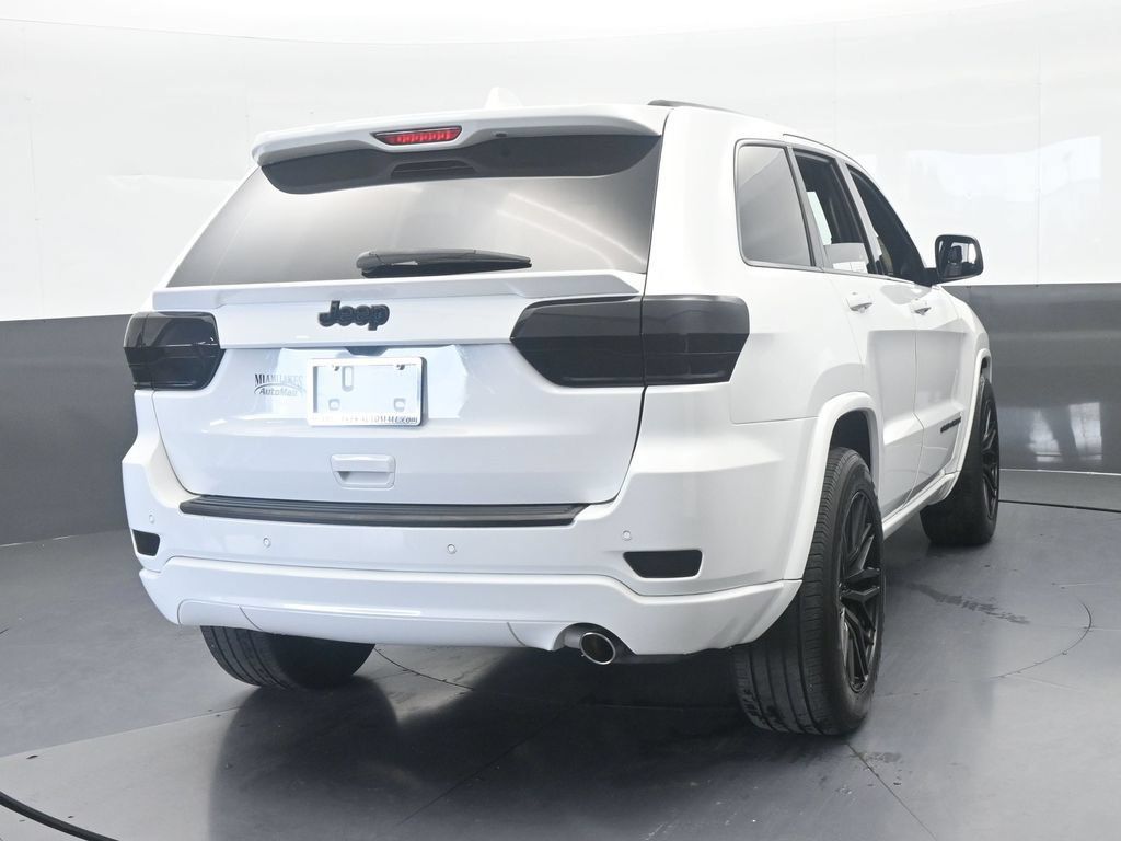 Used 2018 Jeep Grand Cherokee Altitude RWD image 5