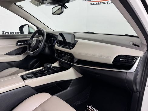 Used 2023 Nissan Rogue SL w/ SL Premium Package image 37