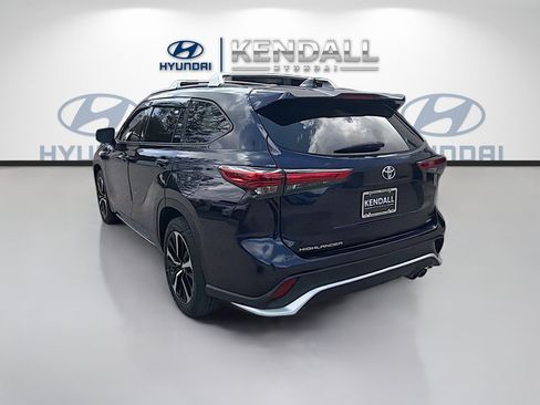 Used 2021 Toyota Highlander XSE FWD image 4