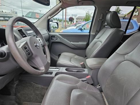 Used 2010 Nissan Frontier LE w/ LE Value Truck Pkg AWD/4WD image 25