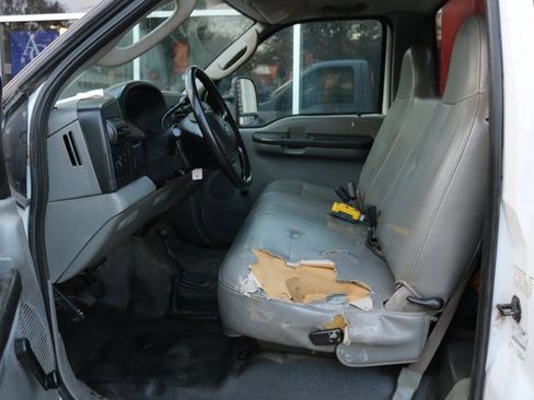 Used 2006 Ford F350 XL image 26