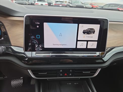 Certified 2025 Volkswagen Atlas SE image 12