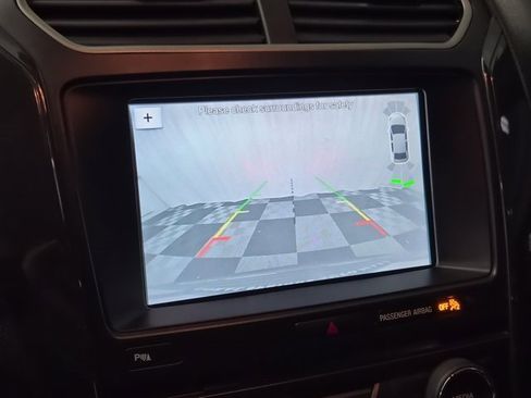 Used 2018 Ford Explorer XLT w/ Equipment Group 202A image 30