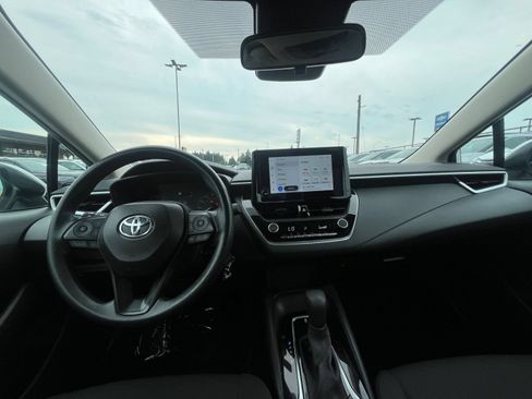 Used 2025 Toyota Corolla LE FWD image 28