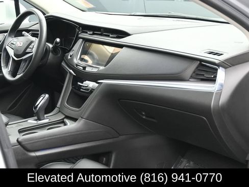 Used 2017 Cadillac XT5 Luxury w/ Driver Awareness Package FWD image 6