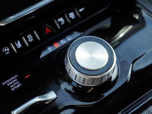 Certified 2024 Jeep Wagoneer Series II image 16