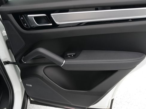 Certified 2022 Porsche Cayenne E-Hybrid image 27