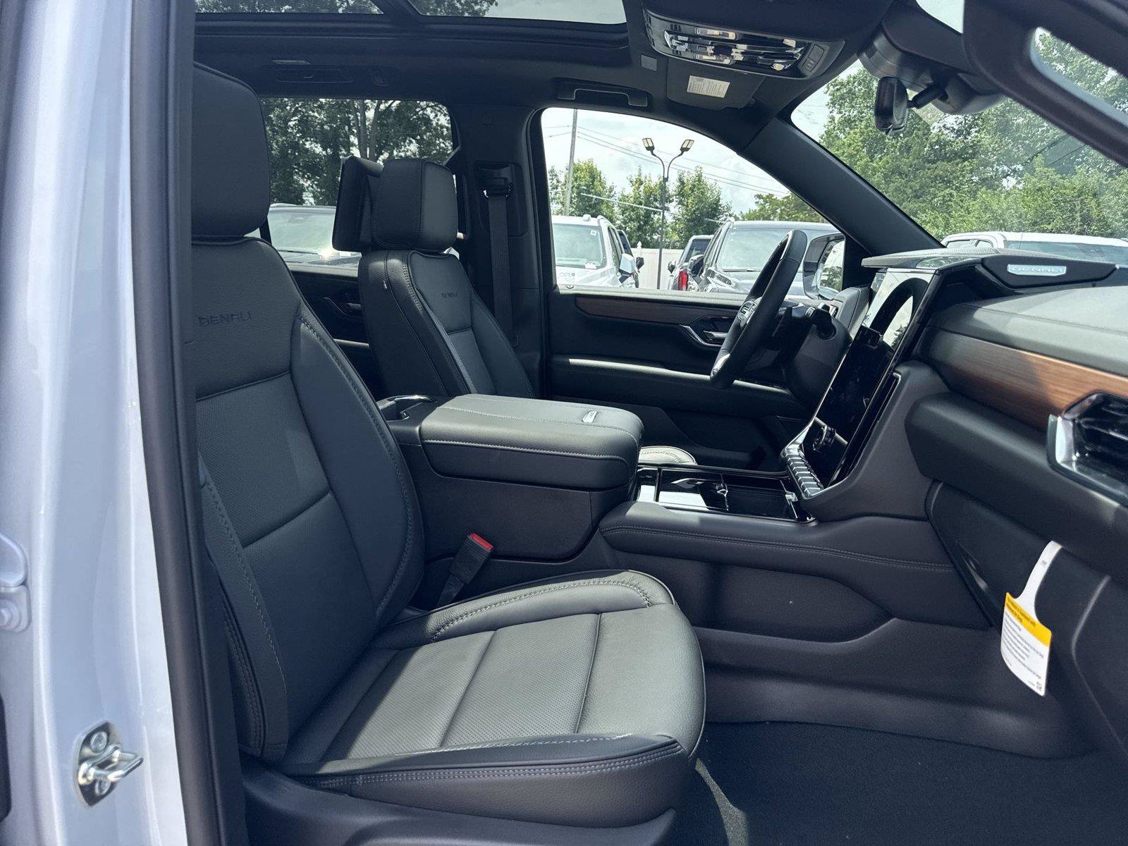 New 2026 GMC Yukon Denali w/ Denali Reserve Package AWD/4WD image 26