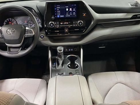 Used 2023 Toyota Highlander LE image 26