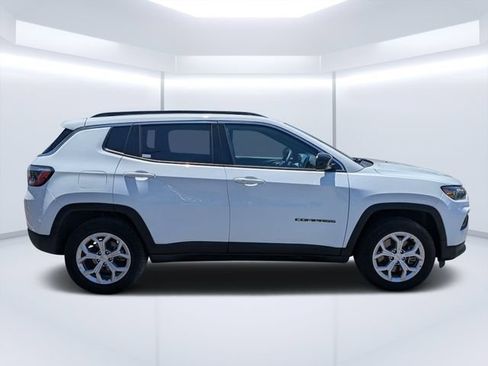Used 2024 Jeep Compass Latitude AWD/4WD image 2