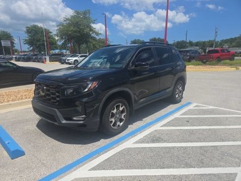 Used 2023 Honda Passport TrailSport image 2