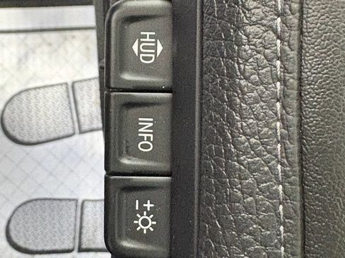 Used 2021 GMC Yukon Denali w/ Denali Premium Package RWD image 21