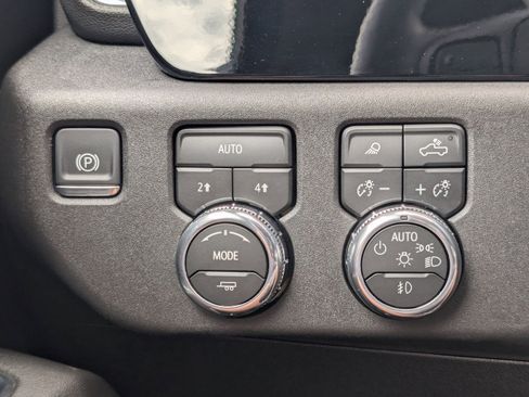 Used 2026 GMC Sierra 1500 SLT AWD/4WD image 8