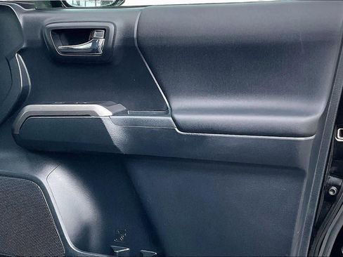 Used 2017 Toyota Tacoma TRD Sport w/ Tow Package image 23