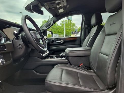 Used 2025 GMC Yukon XL Denali AWD/4WD image 14