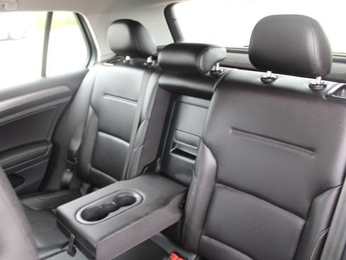 Used 2021 Volkswagen Golf 4-Door FWD image 17