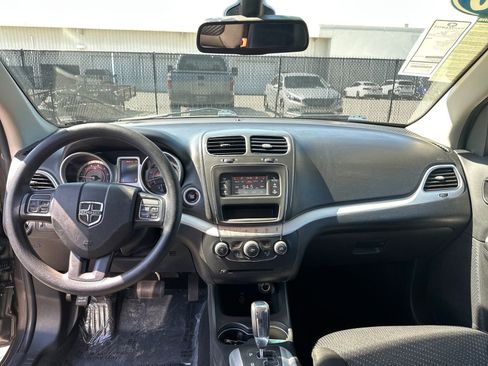 Used 2020 Dodge Journey SE FWD image 30