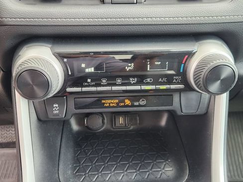 Used 2022 Toyota RAV4 LE FWD image 19