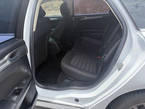 Used 2018 Ford Fusion SE w/ Fusion SE Technology Package FWD image 17