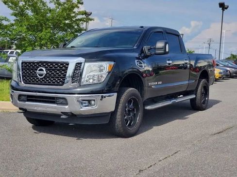 Used 2016 Nissan Titan SV image 3