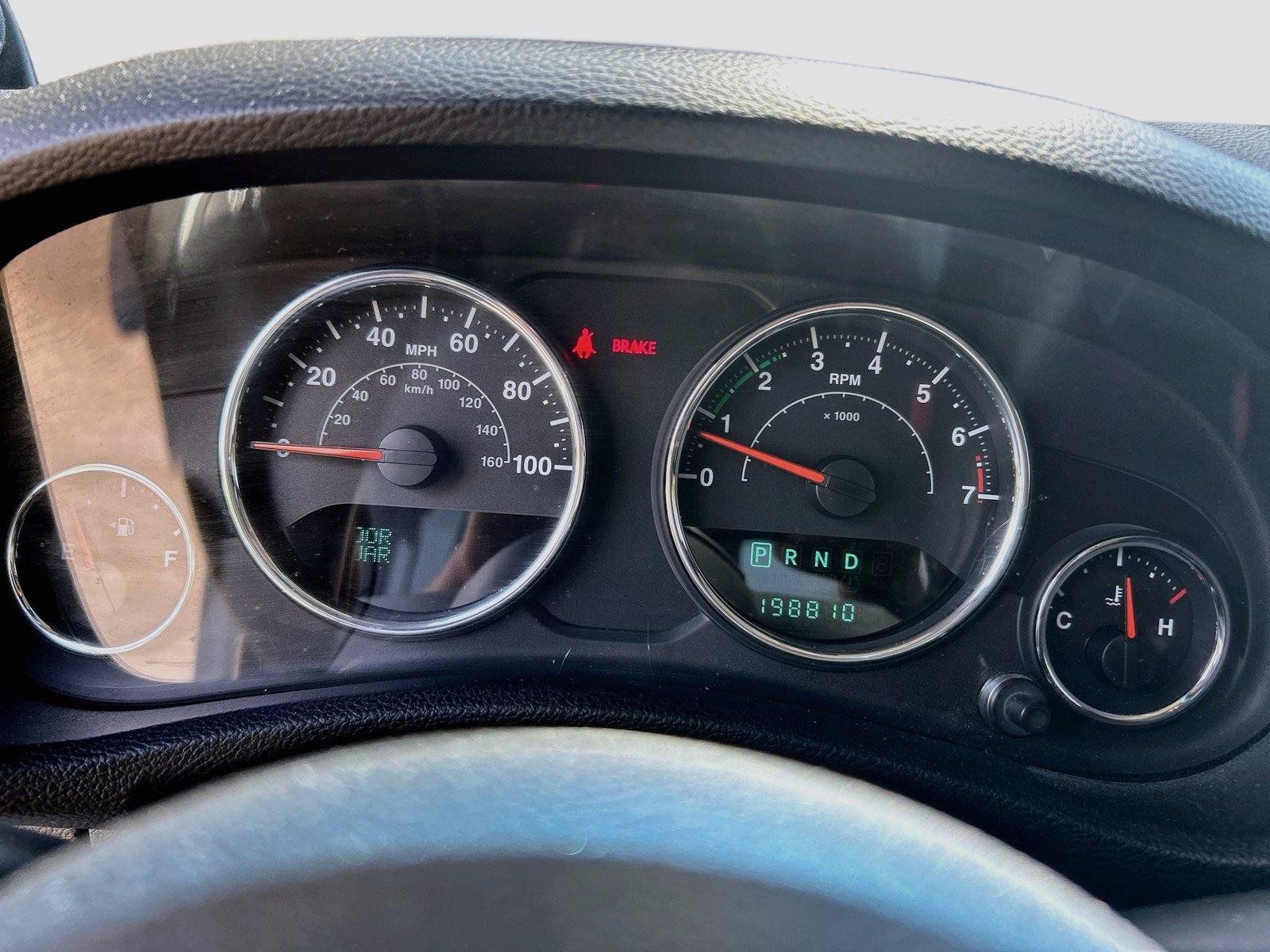 Used 2014 Jeep Wrangler Sahara w/ Connectivity Group AWD/4WD image 32