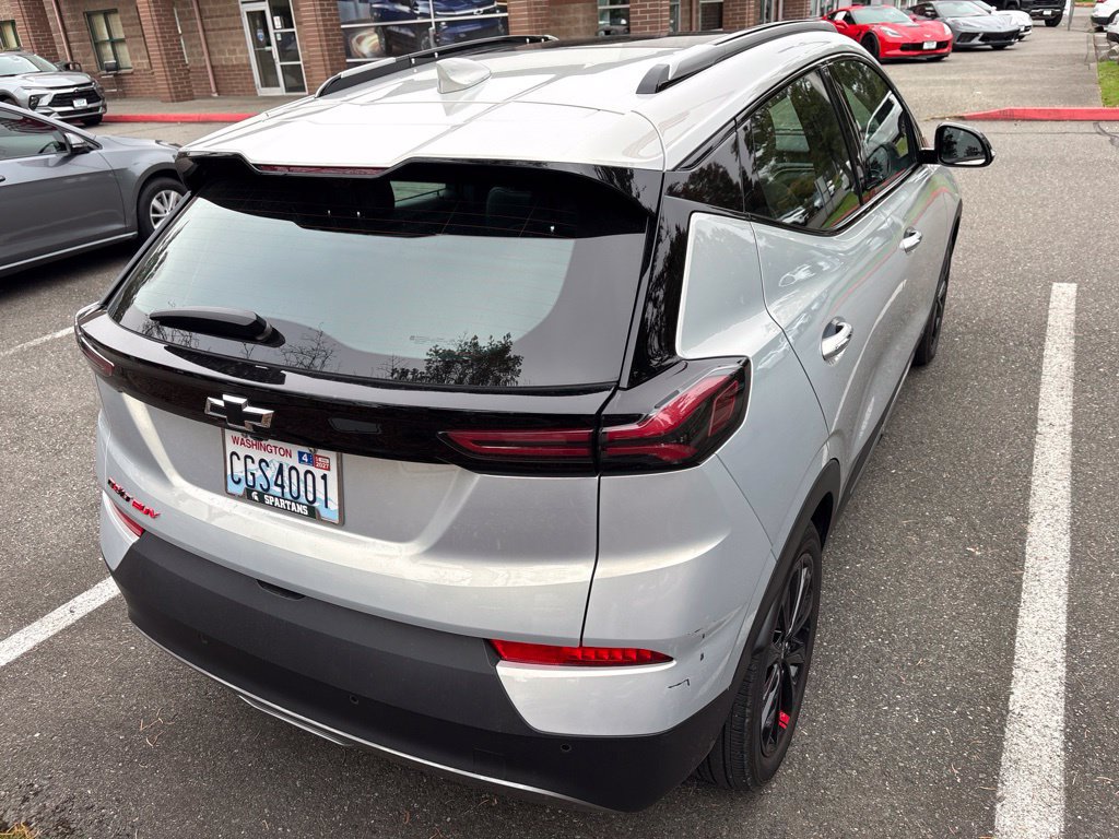 Used 2023 Chevrolet Bolt EUV Premier w/ Sun & Sound Package FWD image 7