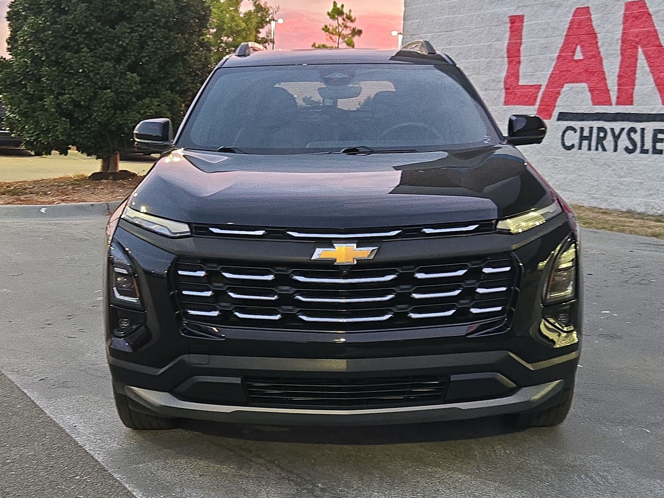 Used 2025 Chevrolet Equinox LT w/ Convenience Package II FWD image 2