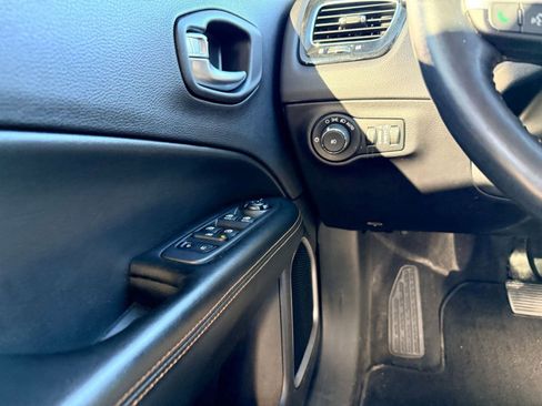 Used 2019 Jeep Compass Limited image 25