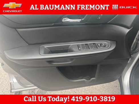 Used 2017 Chevrolet Traverse LT w/ Style and Technology Package FWD image 10