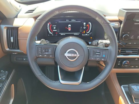 Certified 2025 Nissan Pathfinder Platinum w/ Cargo Package FWD image 18