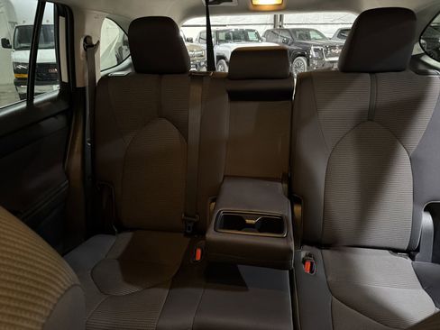 Used 2022 Toyota Highlander LE image 14
