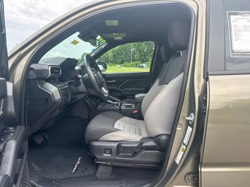 Used 2024 Toyota Tacoma TRD Off-Road AWD/4WD image 15