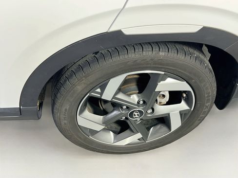 Used 2023 Hyundai Venue Limited FWD image 30