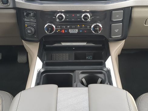 Used 2025 Ford F450 Platinum w/ Platinum Plus Package image 17