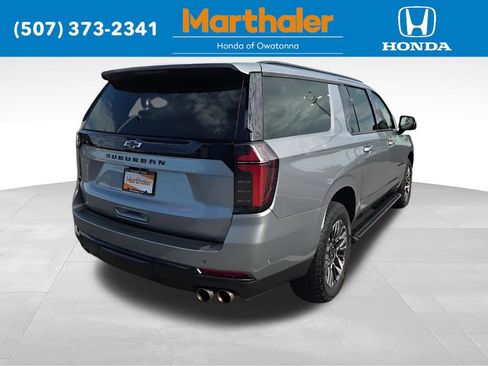 Used 2025 Chevrolet Suburban Z71 AWD/4WD image 5