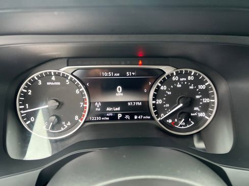 Used 2024 Nissan Pathfinder S image 16