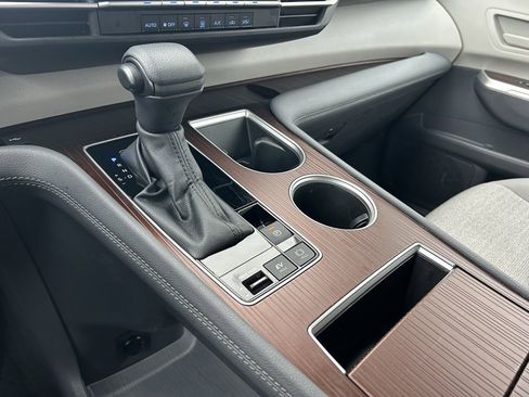 Certified 2024 Toyota Sienna LE image 24