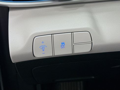 Used 2024 Hyundai Elantra Limited FWD image 17