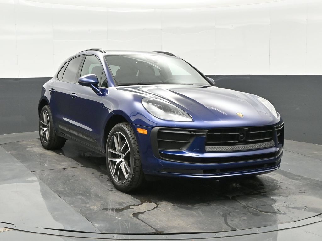 Certified 2026 Porsche Macan AWD/4WD image 11